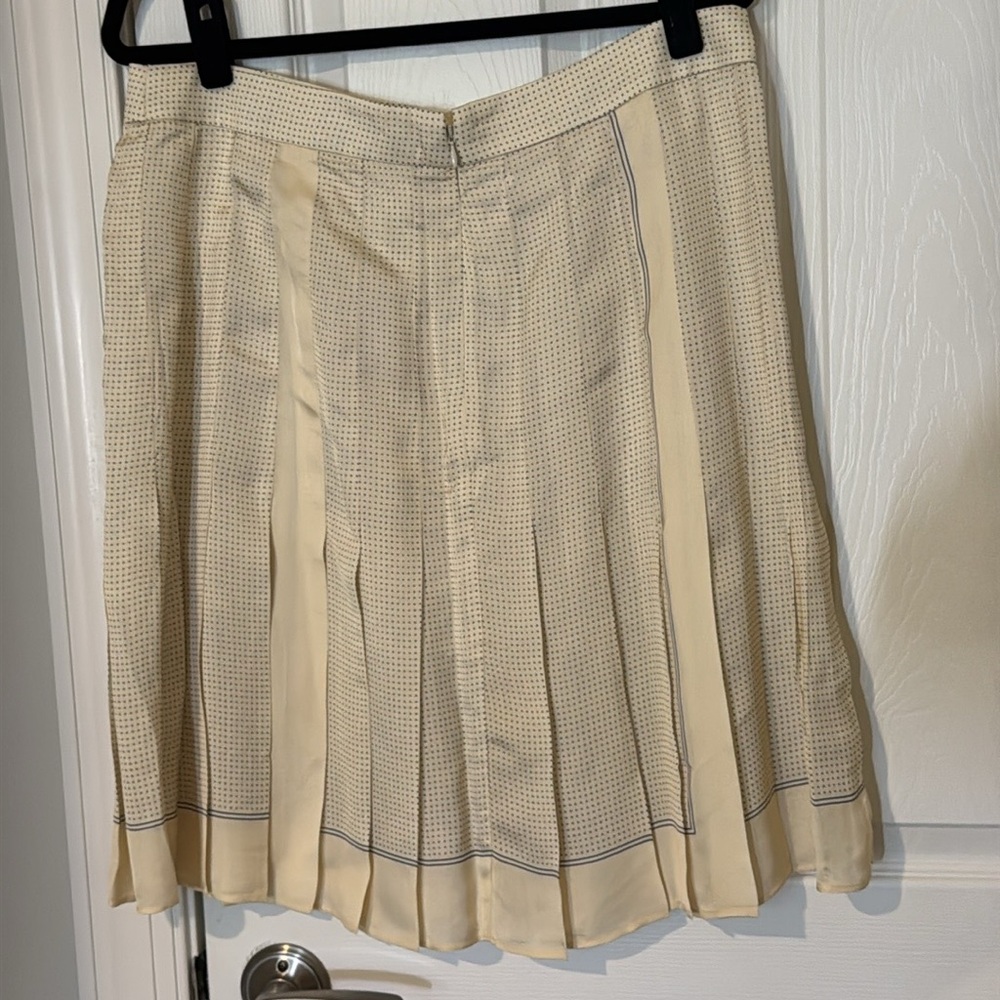 J. Crew NWT pleated scarf print skirt, cream
with navy trim, size 14 - Picture 5 of 13